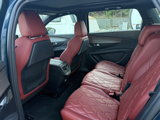 [+Cars]   ̺йи SUV ο  `Ǫ 5008`